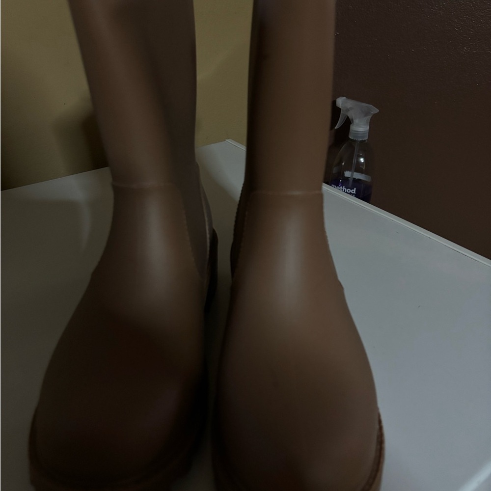 Stylish Tan Women's Boots